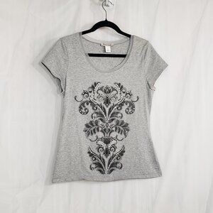 White House Black Market Grey Tee: Effortless Style for Every Adventure!